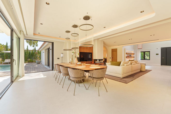 Image No.33-5 Bed Property for sale