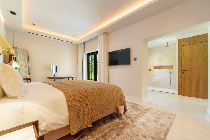 Image No.38-5 Bed Property for sale