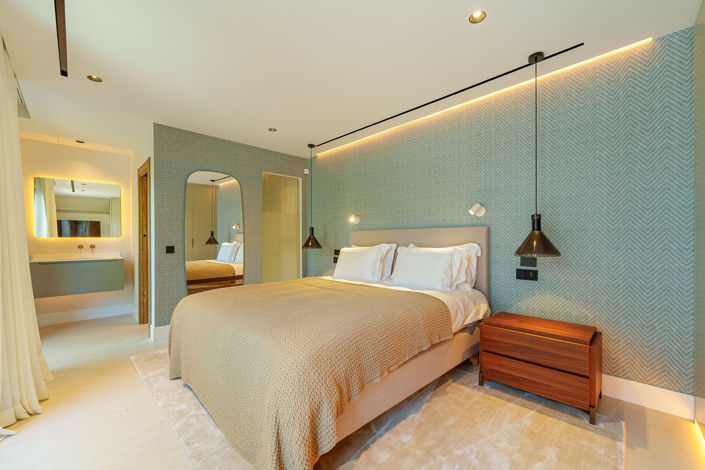 Image No.4-5 Bed Property for sale