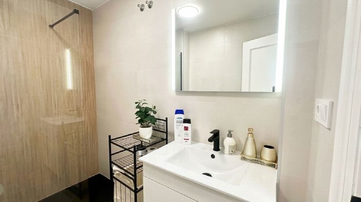 Image No.32-2 Bed Property for sale