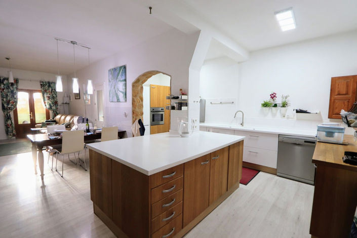 Image No.18-6 Bed House for sale