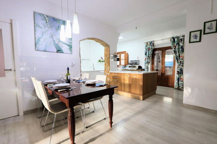 Image No.24-6 Bed House for sale