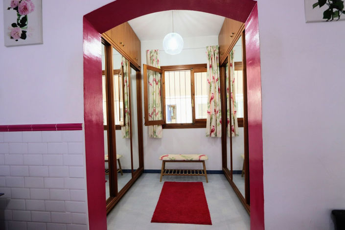 Image No.27-6 Bed House for sale