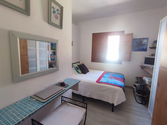 Image No.28-6 Bed House for sale