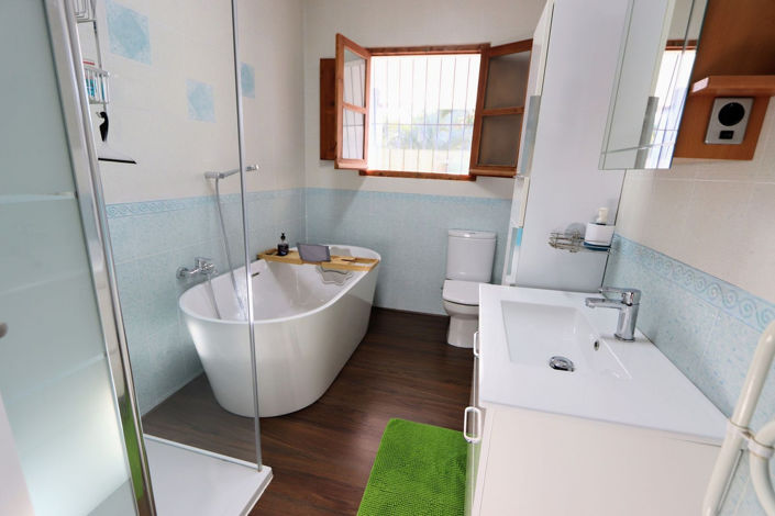 Image No.30-6 Bed House for sale