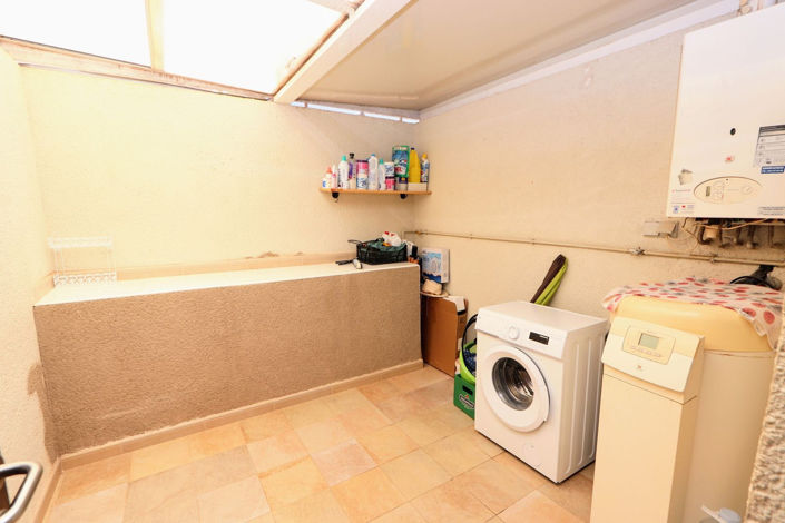 Image No.11-2 Bed House for sale