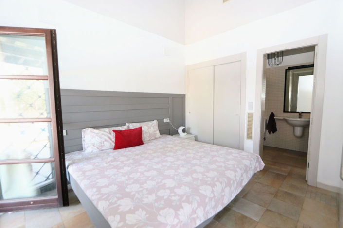 Image No.12-2 Bed House for sale