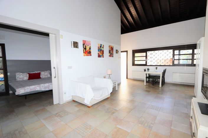 Image No.9-2 Bed House for sale