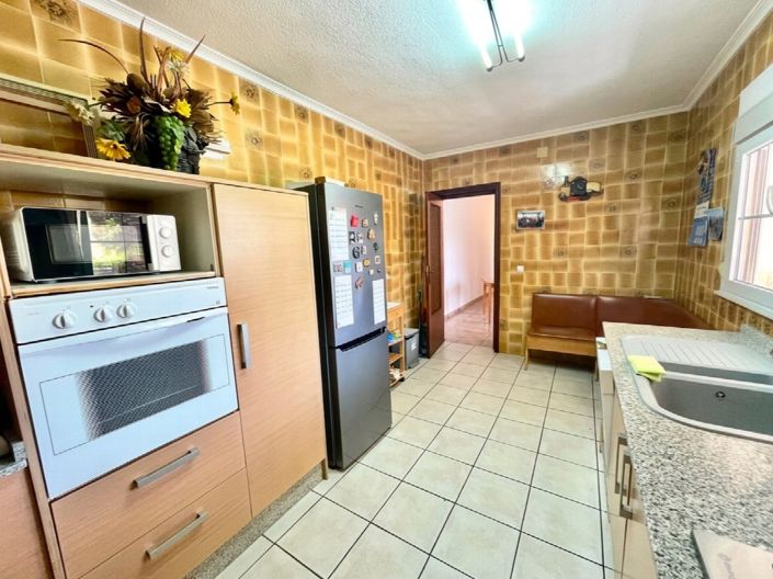 Image No.12-4 Bed Property for sale