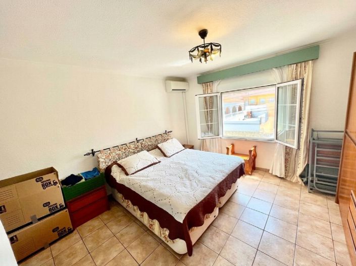 Image No.20-4 Bed Property for sale