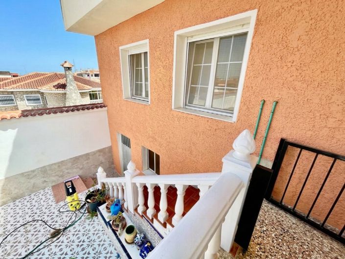 Image No.28-4 Bed Property for sale