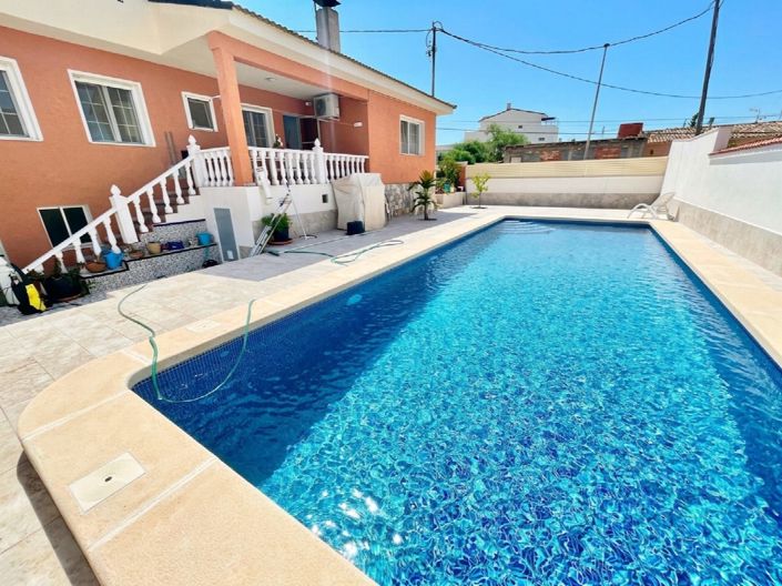 Image No.30-4 Bed Property for sale