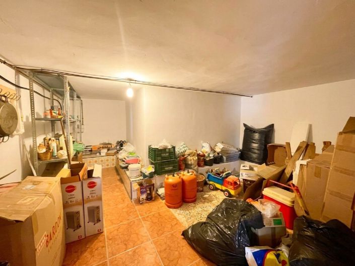 Image No.39-4 Bed Property for sale