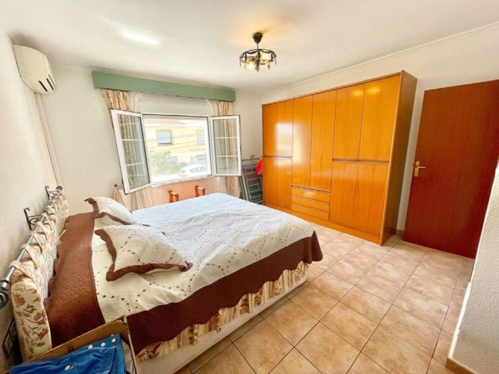 Image No.6-4 Bed Property for sale