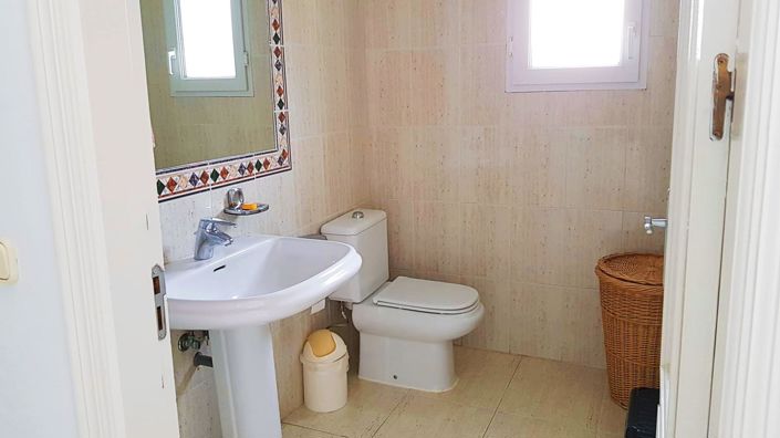 Image No.21-3 Bed Townhouse for sale