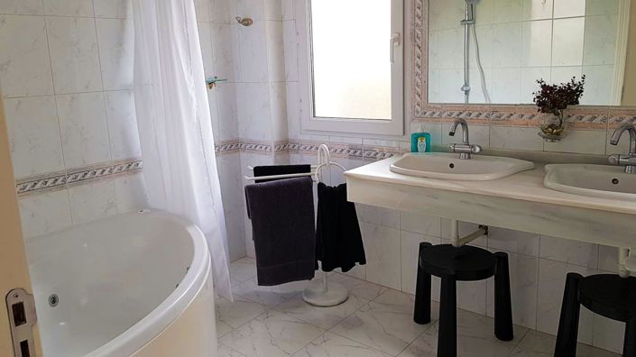 Image No.24-3 Bed Townhouse for sale