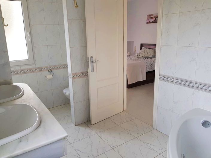 Image No.26-3 Bed Townhouse for sale