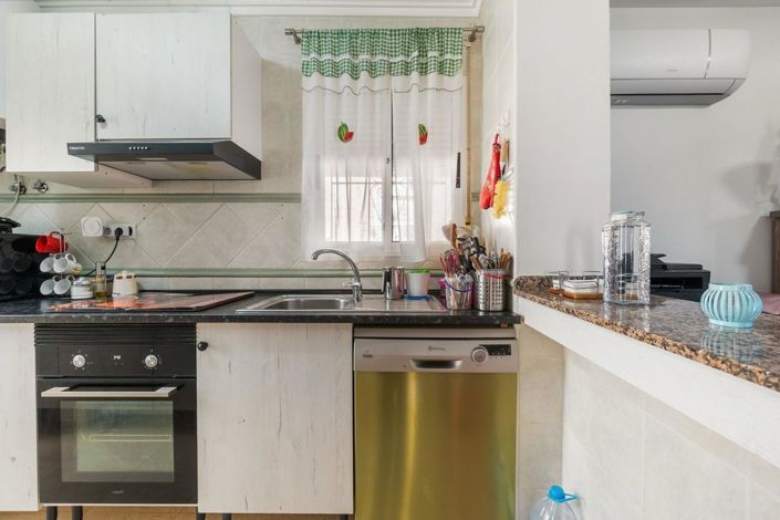 Image No.20-3 Bed Townhouse for sale