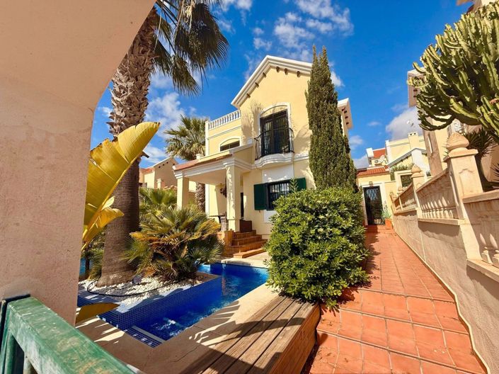 Image No.3-3 Bed Villa for sale