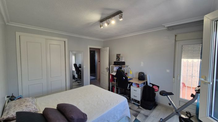 Image No.20-3 Bed Townhouse for sale