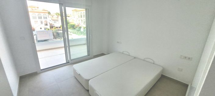 Image No.20-2 Bed House for sale