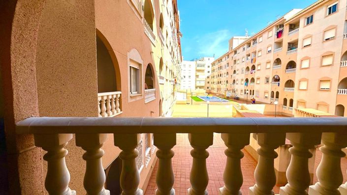 Image No.1-Appartement de 2 chambres à vendre à Torrevieja