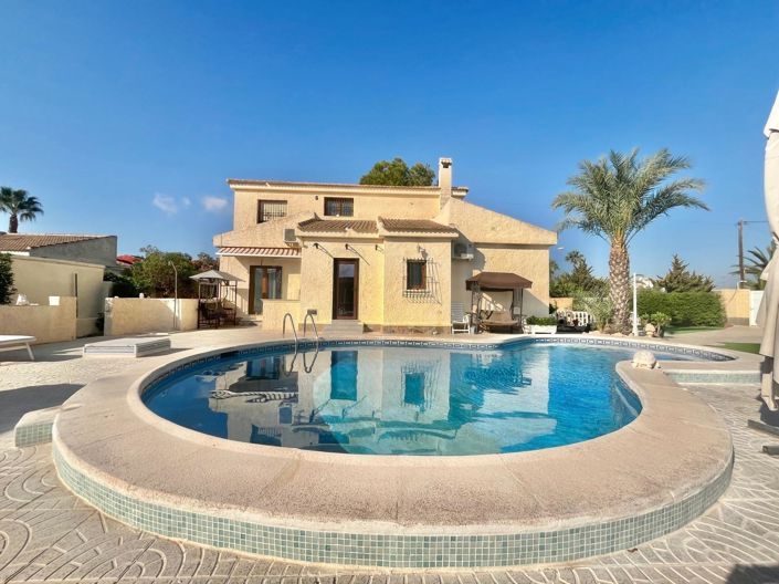 Image No.1-4 Bed Villa for sale