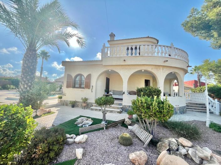 Image No.3-4 Bed Villa for sale