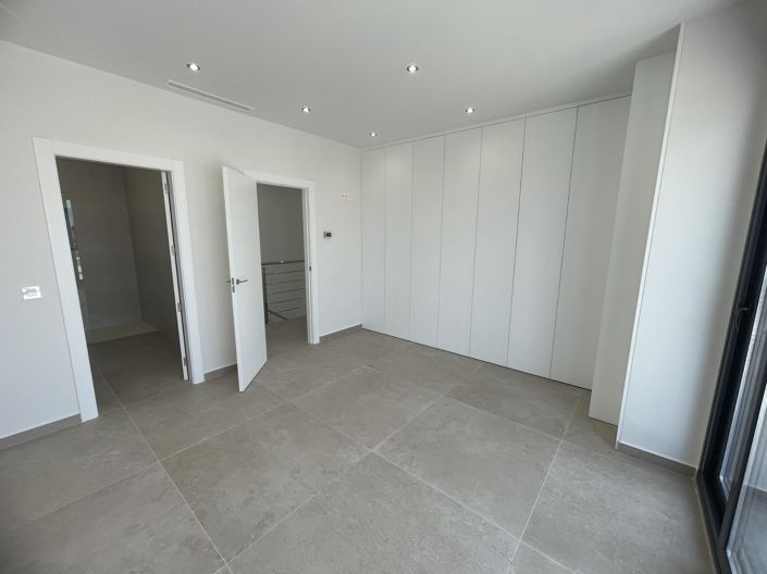 Image No.26-3 Bed Villa for sale