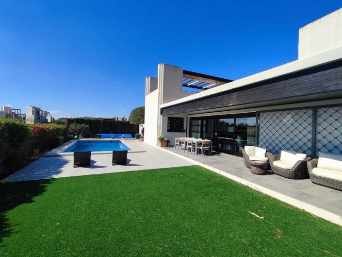 Image No.1-3 Bed Villa for sale