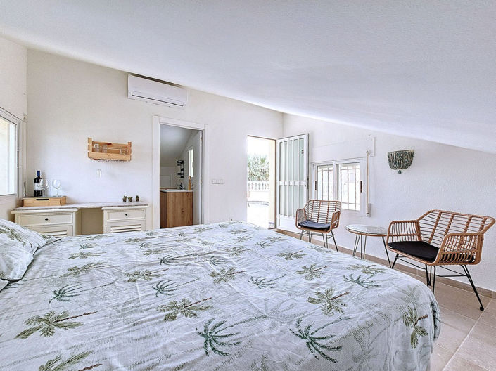 Image No.15-4 Bed House for sale