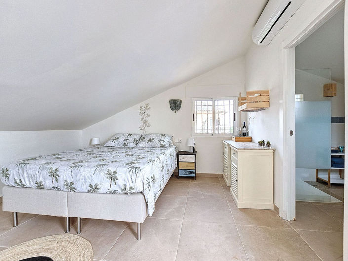 Image No.16-4 Bed House for sale