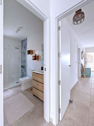 Image No.18-4 Bed House for sale