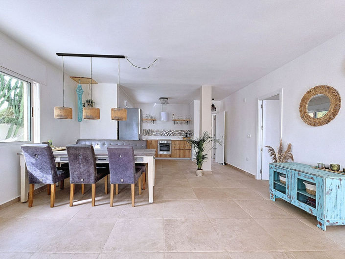 Image No.4-4 Bed House for sale