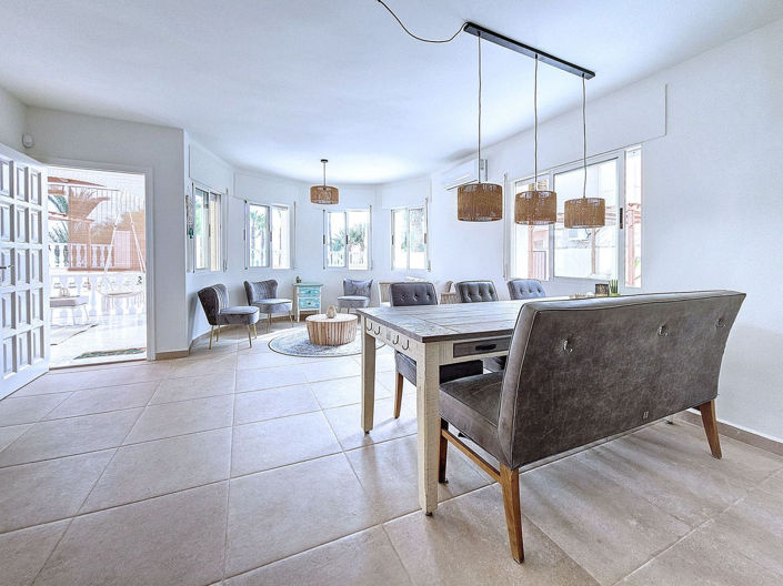 Image No.6-4 Bed House for sale