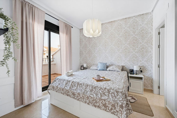 Image No.17-3 Bed House for sale