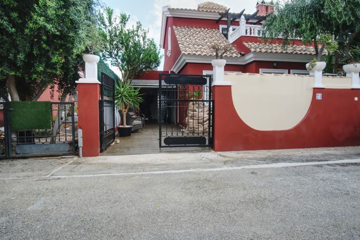 Image No.1-3 Bed House for sale