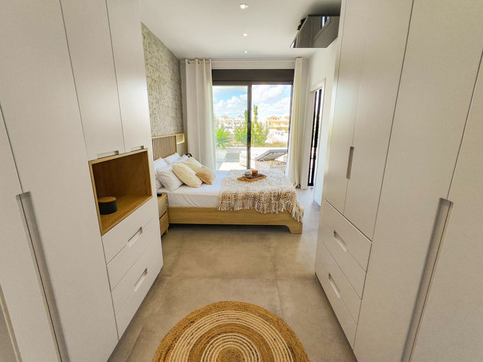 Image No.24-3 Bed House for sale