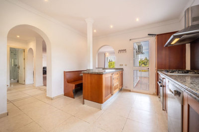 12-53013098fcab6c38b1379cd33298e050