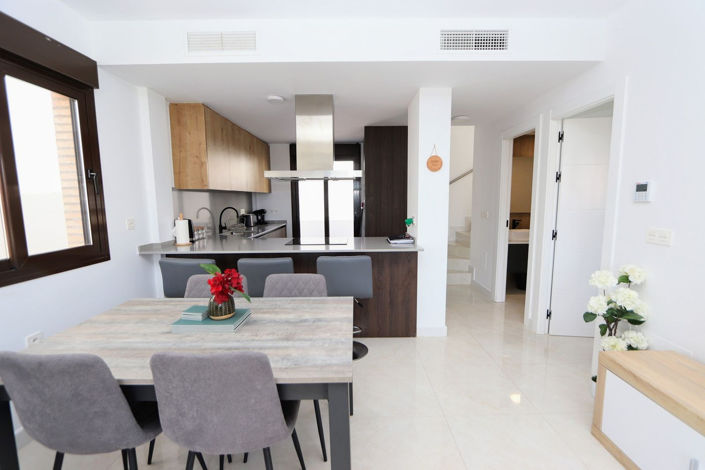 Image No.10-3 Bed House for sale