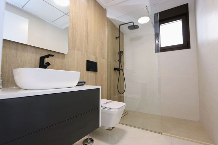 Image No.18-3 Bed House for sale