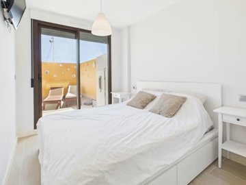 9775seafront2bedroom2bathroomapartmentwithstu