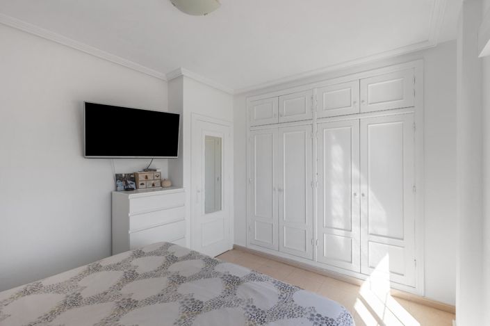 Image No.15-2 Bed House for sale