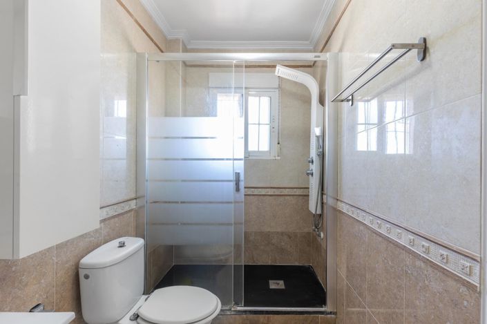 Image No.17-2 Bed House for sale