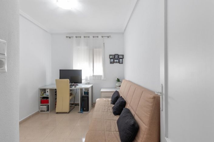 Image No.18-2 Bed House for sale