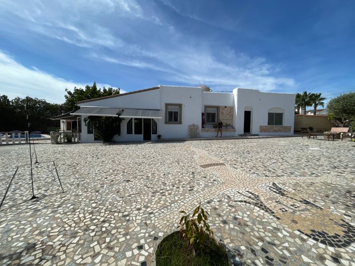 Image No.1-6 Bed Villa for sale