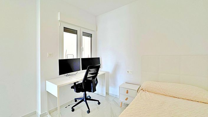 Image No.21-3 Bed House for sale