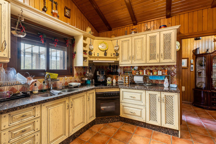 Image No.10-3 Bed Property for sale
