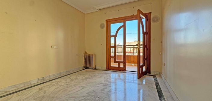 Image No.20-6 Bed Duplex for sale