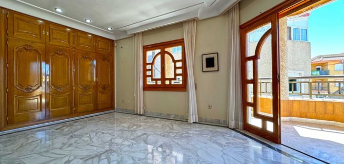 Image No.33-6 Bed Duplex for sale